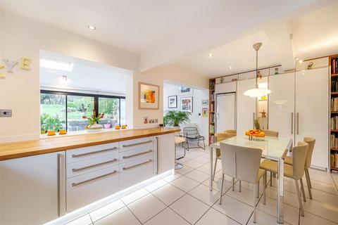 8 Merland Rise, Epsom, KT18 5RZ