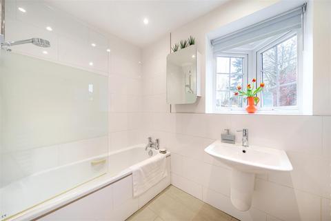 8 Merland Rise, Epsom, KT18 5RZ