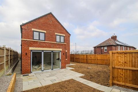 4 bedroom detached house for sale, Farriers Walk, Pontefract WF8