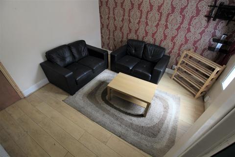 2 bedroom terraced house to rent - Burley Lodge Terrace, Hyde Park, Leeds, LS6 1QD