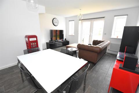 34 Athelstan Crescent, Rochford, SS4 1GY