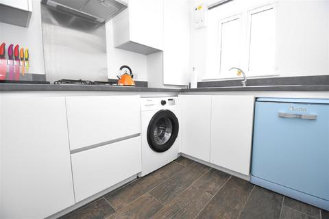 34 Athelstan Crescent, Rochford, SS4 1GY