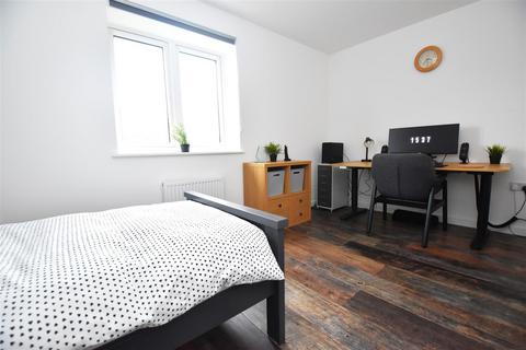 34 Athelstan Crescent, Rochford, SS4 1GY