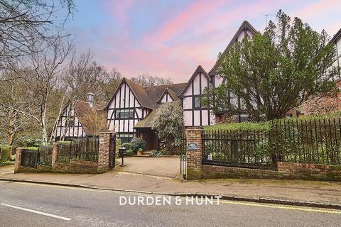 5 bedroom detached house for sale, Nursery Road, Loughton, IG10