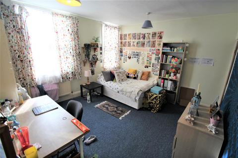 5 bedroom terraced house to rent, Newport Gardens, Headingley, Leeds, LS6 3DA