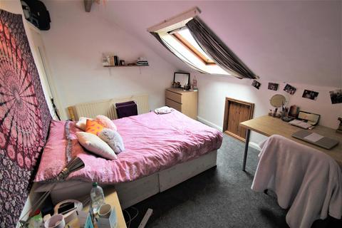 5 bedroom terraced house to rent - Newport Gardens, Headingley, Leeds, LS6 3DA