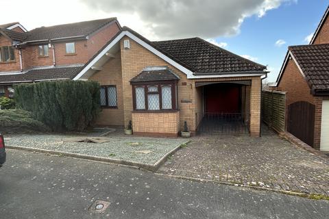 2 bedroom detached bungalow to rent, HALESOWEN - Brades Close