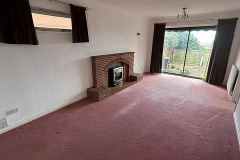 2 bedroom detached bungalow to rent, HALESOWEN - Brades Close