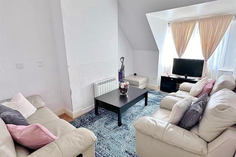 3 bedroom flat for sale, Meads Street, Eastbourne BN20