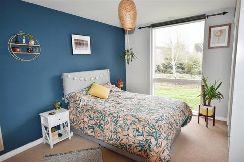 2 bedroom flat for sale, Clayponds Lane, Brentford