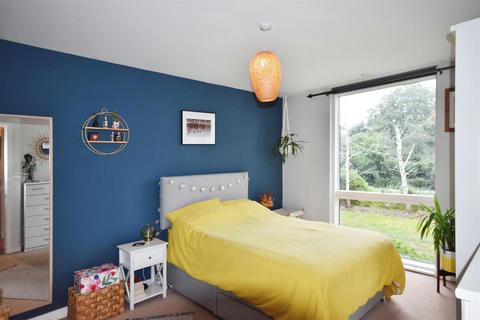 2 bedroom flat for sale, Clayponds Lane, Brentford