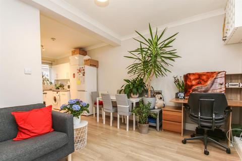 2 bedroom apartment to rent - Sparsholt Road, London N19
