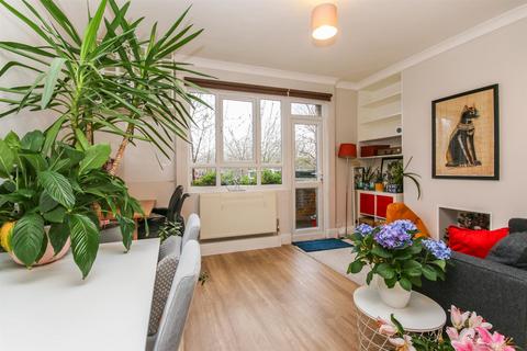 2 bedroom apartment to rent, Sparsholt Road, London N19