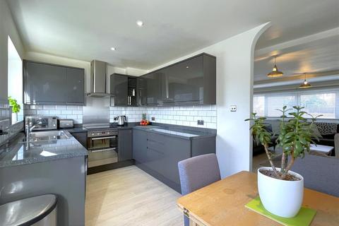 3 bedroom terraced house to rent - The Glen, Shortlands, Bromley, BR2