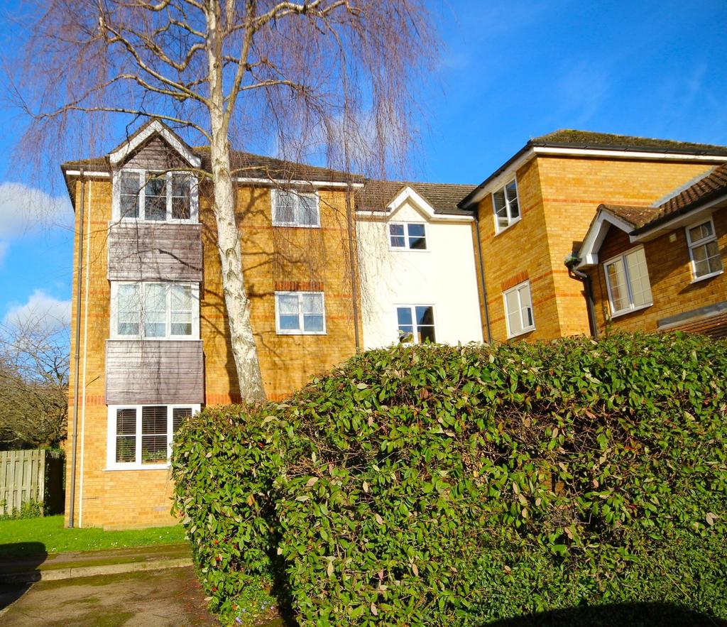 Chagny Close, LETCHWORTH GARDEN CITY... 2 bed apartment for sale £220,000