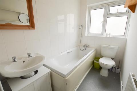 1 bedroom flat to rent - Ceylon Place, Eastbourne