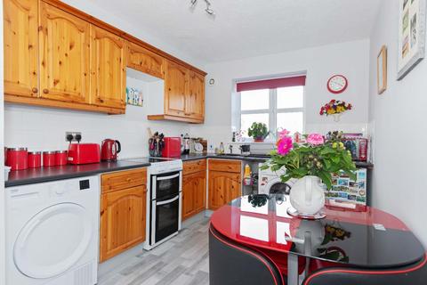 2 bedroom flat for sale, Carnforth Road, Sompting, Lancing