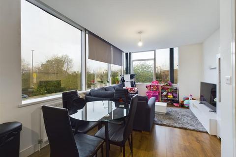 2 bedroom flat for sale - London Road, Crawley RH10