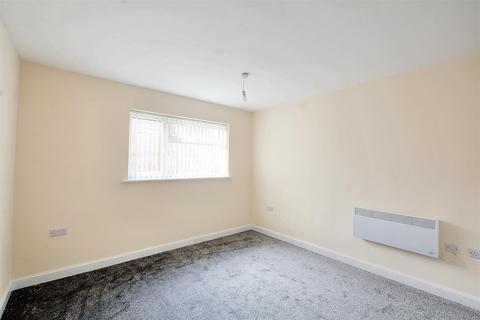 2 bedroom apartment for sale, Derwent Crescent, Arnold, Nottingham