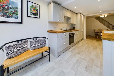 2 bedroom house for sale, Thames Street, Walton-On-Thames