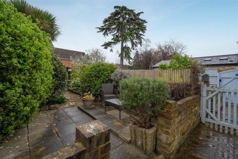 38 Clewer Hill Road, Windsor, SL4 4BW