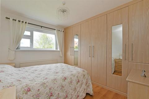 3 Burns Drive, Dronfield, S18 1NJ