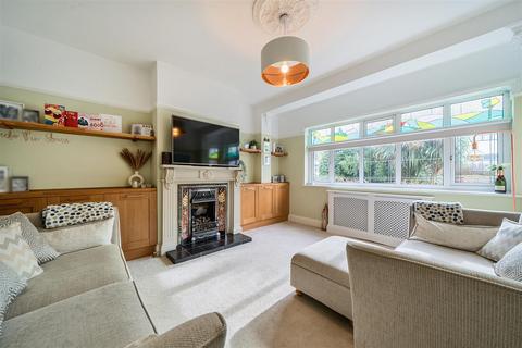 3 bedroom semi-detached house for sale - Henley Crescent, Westcliff-on-sea, Southend-on, Westcliff-On-Sea SS0