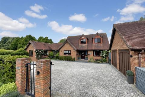Lilac Cottage Coopers Pightle, Kidmore End, Reading, RG4 9AZ