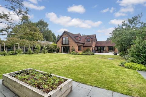 Lilac Cottage Coopers Pightle, Kidmore End, Reading, RG4 9AZ