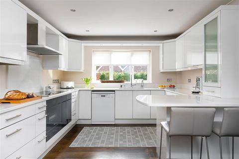 Lilac Cottage Coopers Pightle, Kidmore End, Reading, RG4 9AZ