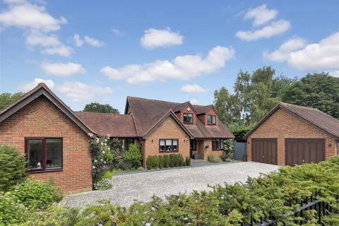 Lilac Cottage Coopers Pightle, Kidmore End, Reading, RG4 9AZ