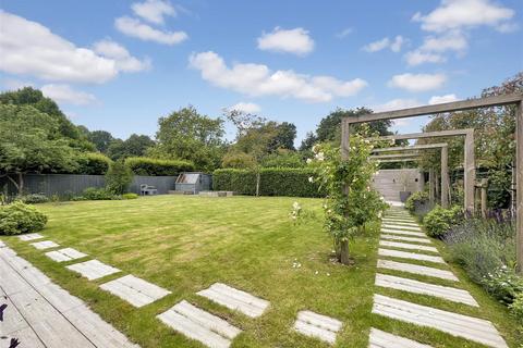 Lilac Cottage Coopers Pightle, Kidmore End, Reading, RG4 9AZ