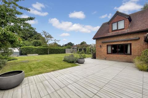 Lilac Cottage Coopers Pightle, Kidmore End, Reading, RG4 9AZ
