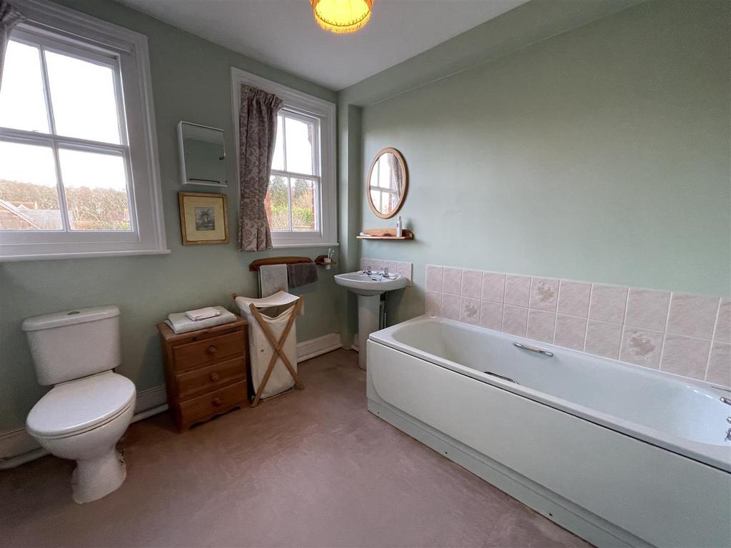 Bathroom.jpg
