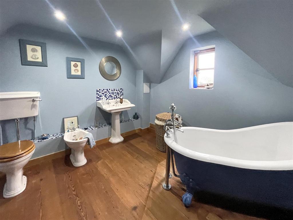 Bathroom.jpg