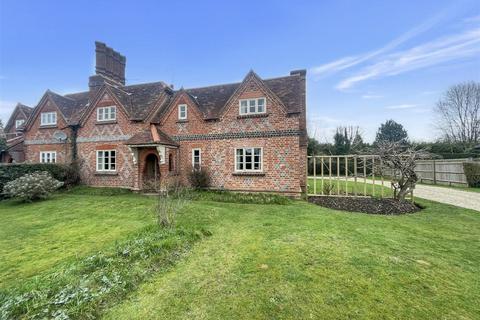2, Gable Cottages Reades Lane, Gallowstree Common, Reading, RG4 9DS