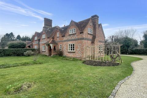 2, Gable Cottages Reades Lane, Gallowstree Common, Reading, RG4 9DS
