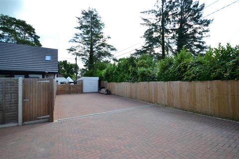 5 bedroom detached house for sale - HOME WITH ANNEXE in Manor Road, Verwood