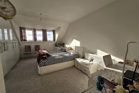 3 bedroom house to rent, Burroughs Drive, Dartford DA1