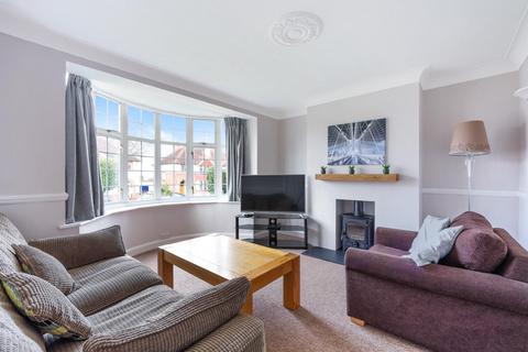 10 Roundwood View, Banstead, SM7 1EQ