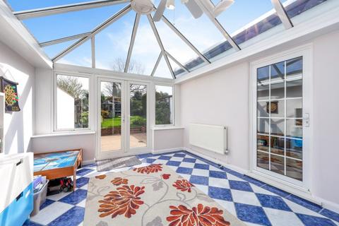 10 Roundwood View, Banstead, SM7 1EQ