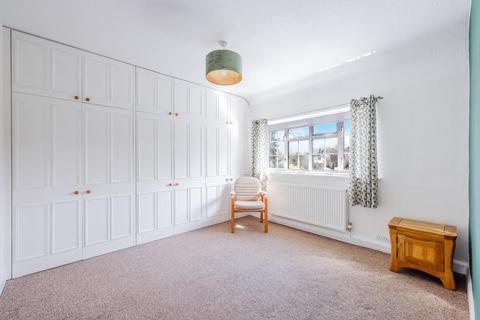 10 Roundwood View, Banstead, SM7 1EQ