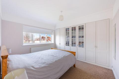 10 Roundwood View, Banstead, SM7 1EQ