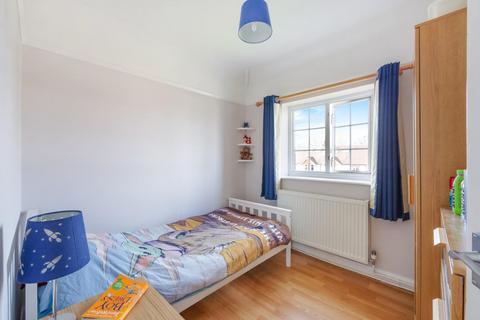 10 Roundwood View, Banstead, SM7 1EQ