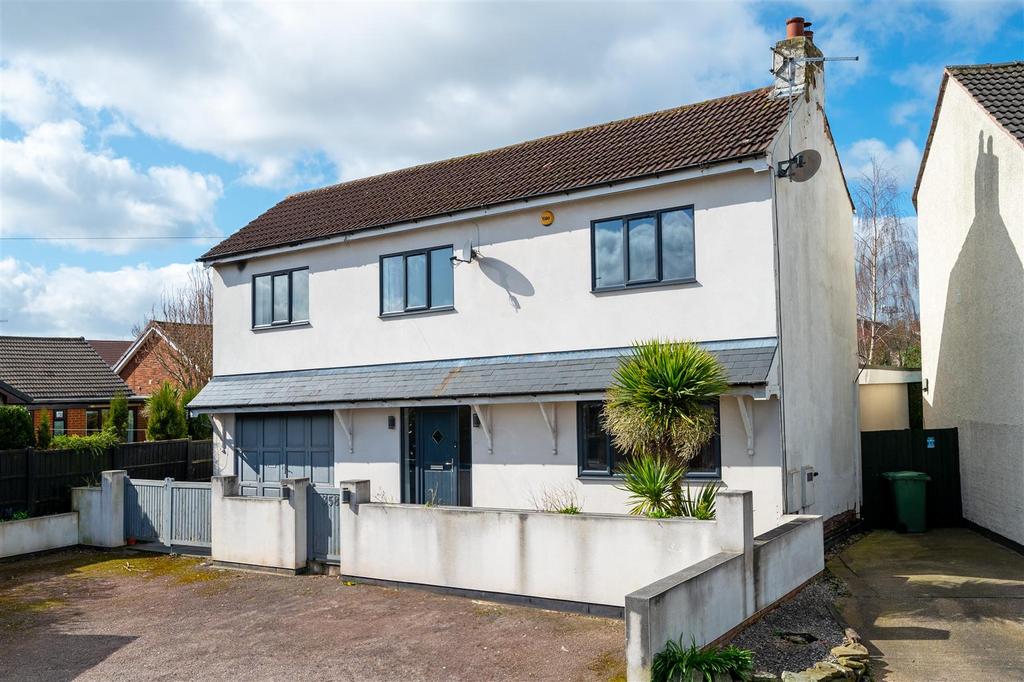 Manor Road, Brimington, Chesterfield 4 bed detached house for sale £