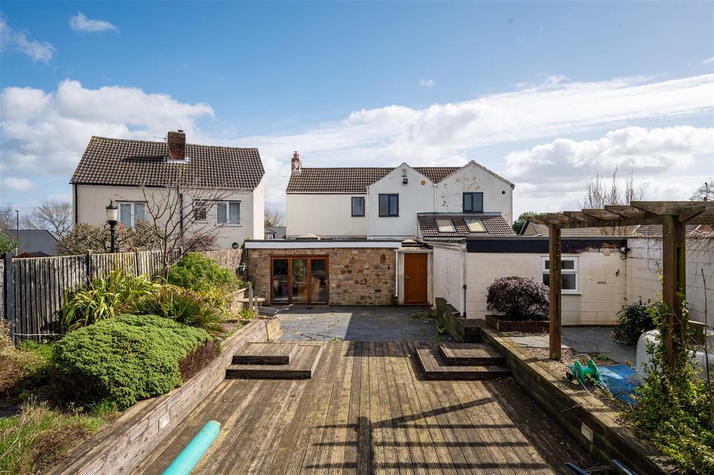 Manor Road, Brimington, Chesterfield 4 bed detached house for sale £