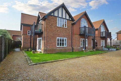 2 bedroom flat for sale, St. Nicholas Place, Sheringham