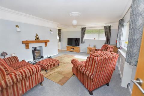 4 bedroom chalet for sale - Renwick Park East, West Runton, Cromer