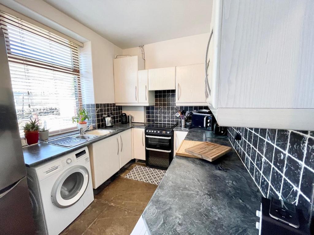 Further Kitchen Photos