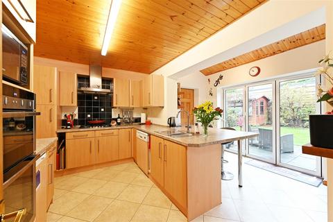5 Chaddesden Close, Dronfield Woodhouse, Dronfield, S18 8QL